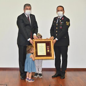 Şehitlerimizin Aileleri ve Gazilerimize Devlet Övünç Madalyası ve Beratı, Cumhurbaşkanımız Adına, Sayın Valimiz Dr. Erdinç Yılmaz Tarafından Verildi - fotoğraf 15