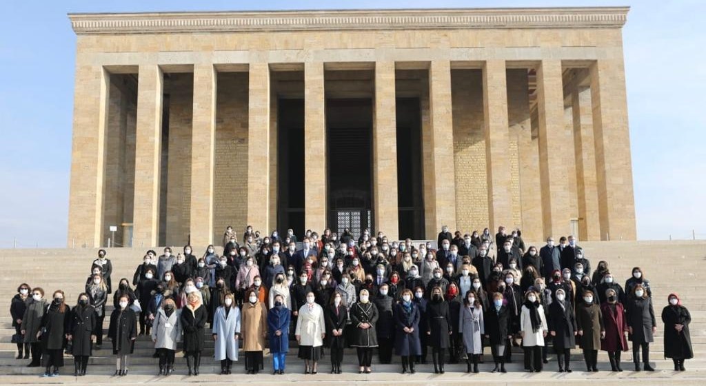 Bakan Selçuk: “Milli Mücadele Yıllarında, Kurtuluş Savaşı’nda Ön Saflarda Yer Alan Kahraman Kadınlarımızın Açtığı Yolda, Her Hal ve Şartta Milli İradenin Yanında Yer Alarak Demokrasimize ve Haklarımıza Aynı Cesaretle Sahip Çıkacağız”