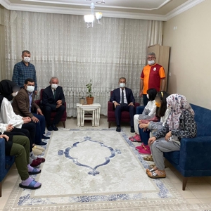İl Müdürümüz Sayın Fehmi ÇELİK, Korunma ve Bakım Altında Bulunan Çocuklarımızı Ziyaret Etti - fotoğraf 1