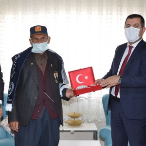 Kore Gazilerimize Bakanlığımız Tarafından Atkı ve Fincan Takımı Gönderildi - fotoğraf 1