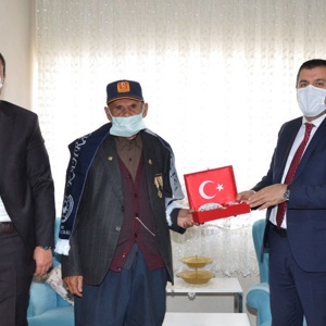Kore Gazilerimize Bakanlığımız Tarafından Atkı ve Fincan Takımı Gönderildi - fotoğraf 1
