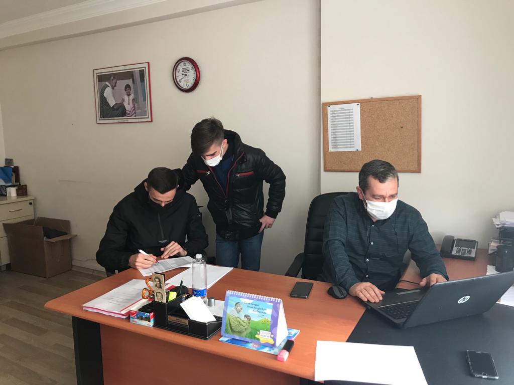 2828 sayılı Sosyal Hizmetler Kanunu kapsamında tanınan istihdam hakkından faydalanacak olan gençlerimizin tercih işlemleri başlamış olup hak sahiplerine İl müdürlüğümüz personelince rehberlik yapılmaktadır.