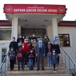 Hayırsever İş İnsanından Atkı ve Bere Bağışı - fotoğraf 3