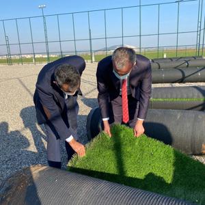 Adıyaman Çocuk Evleri Sitemizde Bulunan Halı Saha Yapım Çalışmaları İncelendi - fotoğraf 1