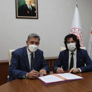 Serhat Kalkınma Ajansı’nın 6.Küçük Ölçekli Altyapı Mali Destek Programı’na “Gündüzlü Engelsiz Yaşam Merkezi” projesiyle başvuran ve projesi mali destek almaya hak kazanan İl Müdürlüğümüz ile Ajans arasında sözleşme imzalandı. - fotoğraf 2