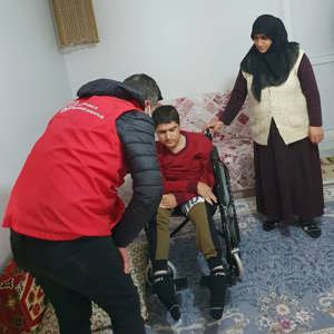 İhtiyaç Sahiplerine Tekerlekli Sandalye Dağıtımı Yapıldı - fotoğraf 1