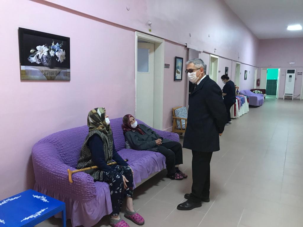 Aile, Çalışma ve Sosyal Hizmetler İl Müdürü Faruk UYSAL Covid-19 1. doz aşılaması tamamlanan Kırklareli Huzurevi sakinlerimizi ziyaret etti.
