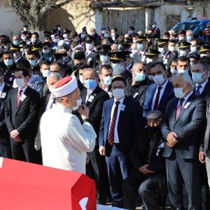 Şehit Süleyman Demirel Dualarla Son Yolculuğuna Uğurlandı - fotoğraf 1