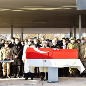  Şehit Astsubay Çavuş Semih Özbey Son Yolculuğuna Uğurlandı - fotoğraf 1