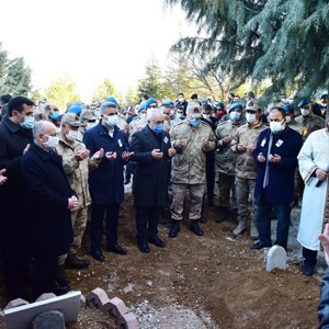  Şehit Astsubay Çavuş Semih Özbey Son Yolculuğuna Uğurlandı - fotoğraf 2