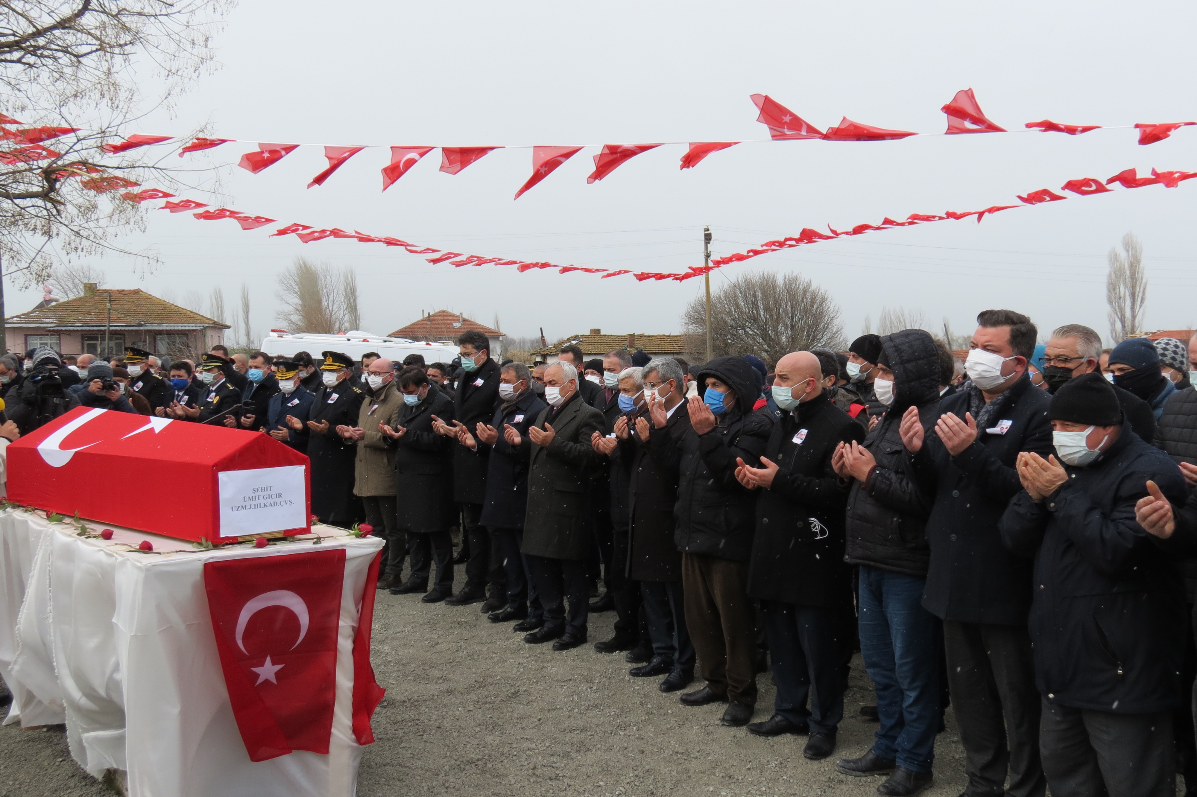 ŞEHİT UZM. J. III. KAD. ÇVŞ. ÜMİT GICIR BALIKESİR'DE TOPRAĞA VERİLDİ