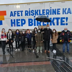Afet Eğitim Yılı Dolayısıyla Koruma ve Bakım Altında Bulunan Çocuklarımız AFAD Simülasyon Tır’ını Ziyaret Etti. - fotoğraf 1