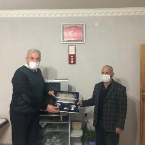 İl Müdürü Kemal GÜMRÜKÇÜ, Şehit Recep EŞİYOK'un Ailesini ve Kıbrıs Gazimizi Ziyaret Etti - fotoğraf 1