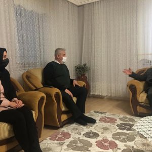 İl Müdürü Kemal GÜMRÜKÇÜ, Şehit Recep EŞİYOK'un Ailesini ve Kıbrıs Gazimizi Ziyaret Etti - fotoğraf 2