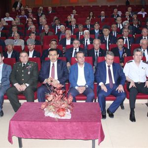 Kıbrıs Barış Harekatına Katılan Gazilerimize Madalyaları Takdim Edildi - fotoğraf 5