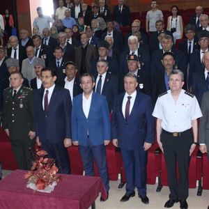 Kıbrıs Barış Harekatına Katılan Gazilerimize Madalyaları Takdim Edildi - fotoğraf 6