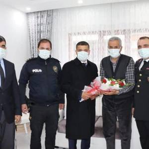 Erciş Sosyal Hizmet Merkezi Müdürlüğünden Afrin Şehidi Ailesine Ziyaret - fotoğraf 2