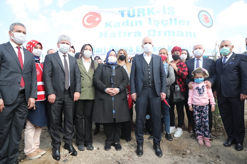 Bakan Selçuk Hatay'da Kadın İşçilerle Bir Araya Geldi