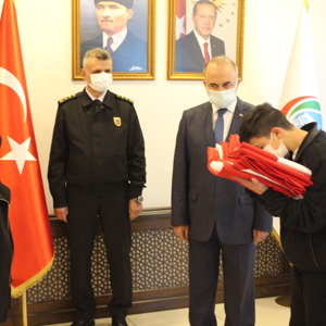 Türkiye’ nin 81 İlinde Hayata Geçirilen “Anadolu Gönül Yolu” Etkinliği Kapsamında Ay-Yıldızlı Şanlı Türk Bayrağımızı Bilecik İlimizden Teslim Aldık. - fotoğraf 3