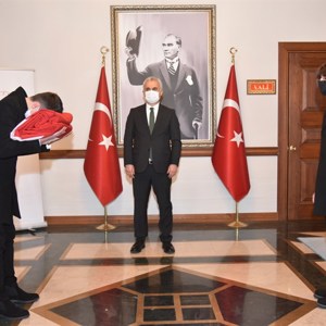 “Anadolu Gönül Yolu 81 Genç 81 Bayrak” Etkinliği Çerçevesinde Bayrak Teslim Töreni Yapıldı - fotoğraf 2