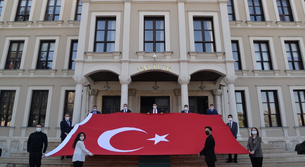 Anadolu Gönül Yolu-81 Genç 81 Bayrak etkinliği ile Türkiye’nin Dört Bir Yanından Gelecek Bayraklar Çanakkale’ye Ulaşacak