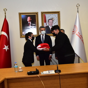  Çanakkale’ye Gidecek Olan Türk Bayrağı Teslim Alındı - fotoğraf 6
