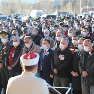 Şehit Ast. Kd. Çvş. Şükrü Karadirek Dualarla Ebediyete Uğurlandı - fotoğraf 8