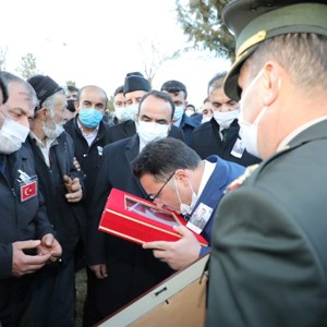 Şehit Ast. Kd. Çvş. Şükrü Karadirek Dualarla Ebediyete Uğurlandı - fotoğraf 9