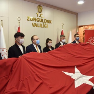 Emeğin Başkenti Şanlı Bayrağımızla Çanakkale Yolunda " Anadolu Gönül Yolu 81 Genç, 81 Bayrak " - fotoğraf 8