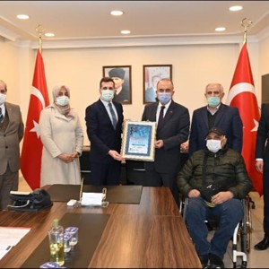 Erişilebilirlik İzleme ve Denetleme Komisyon Üyeleri Valimiz Sayın Muammer EROL’u Makamında Ziyaret Etti. - fotoğraf 1