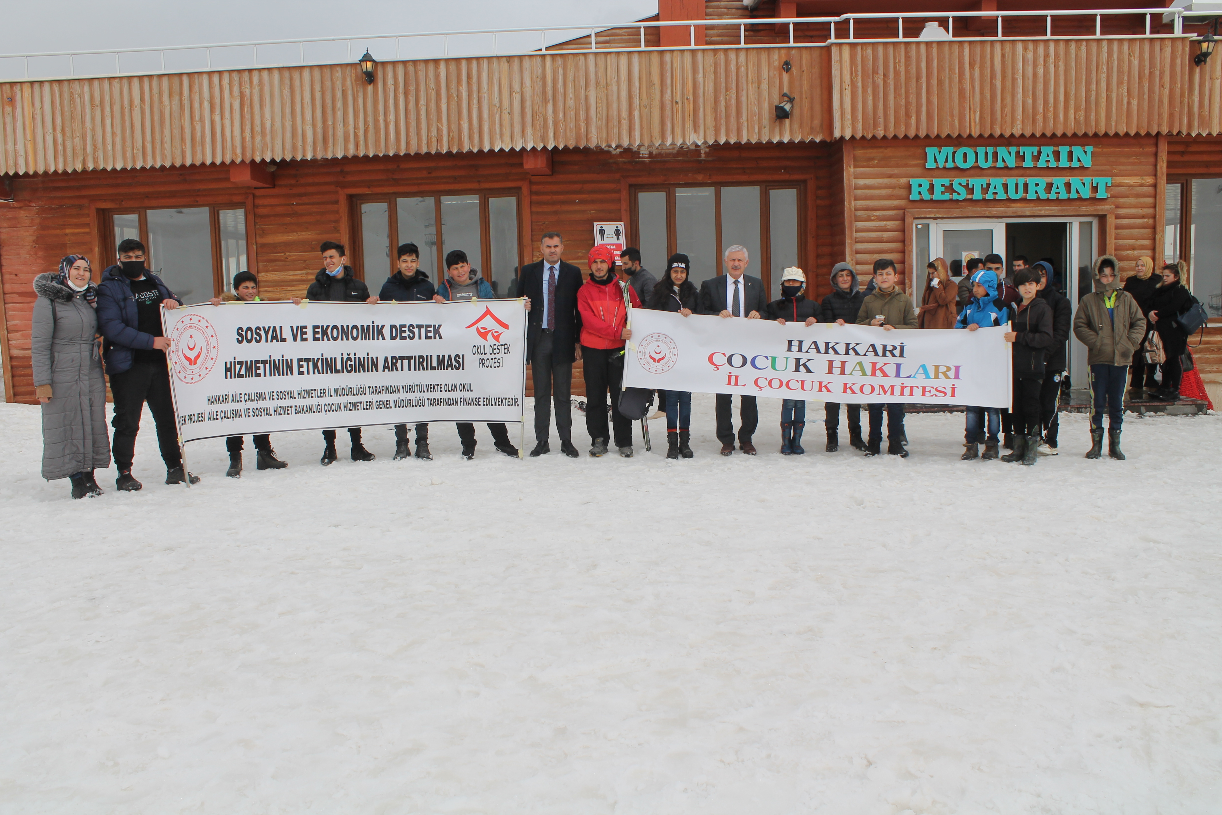 Okul Destek Projesi Kapsamında Hakkâri’de 2 bin 800 rakımlı Mergabütan Kayak Merkezinde  “Kayak Keyfi”