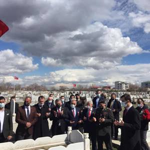 "18 Mart Şehitleri Anma Günü Ve Çanakkale Zaferinin 106. Yıl Dönümü” Münasebetiyle Şehit Kabirleri Ziyaret Edildi - fotoğraf 4