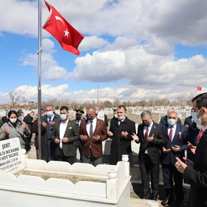 "18 Mart Şehitleri Anma Günü Ve Çanakkale Zaferinin 106. Yıl Dönümü” Münasebetiyle Şehit Kabirleri Ziyaret Edildi - fotoğraf 1