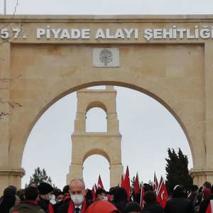 18 Mart Şehitleri Anma Günü Ve Çanakkale Deniz Zaferi'nin 106. Yıl Dönümünde 7 Bölgeden  7 Bayrak Göndere Çekildi. - fotoğraf 3