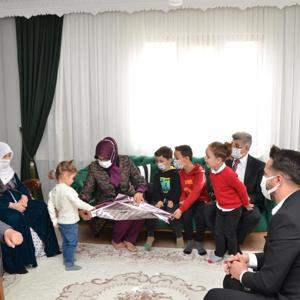 Vali Bilmez ve eşi Meral Bilmez Şehit Aileleri'ni ziyaret etti. - fotoğraf 2