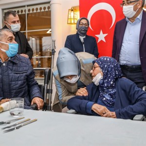 Vali Bilmez ve Eşi Meral Bilmez Yaşlıları Ziyaret etti - fotoğraf 1