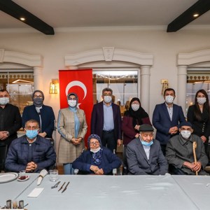 Vali Bilmez ve Eşi Meral Bilmez Yaşlıları Ziyaret etti - fotoğraf 5