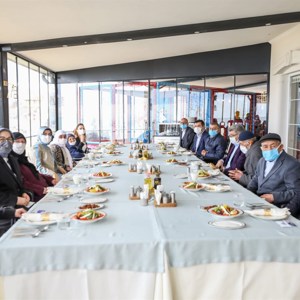 Vali Bilmez ve Eşi Meral Bilmez Yaşlıları Ziyaret etti - fotoğraf 8