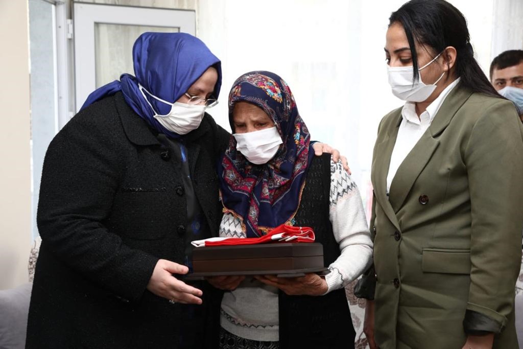 Devletin Şefkat Eli Şehit Ailelerimizin ve Gazilerimizin Üzerinde