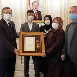 İlimizde 3 Şehit Yakını ve 2 Gaziye Devlet Övünç Madalyası ve Beratı Tevcih Edildi - fotoğraf 1