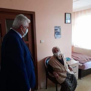 İl Müdürümüz Abdullah Savaş, Yaşlılar Haftası vesilesiyle İnebolu Huzurevimizi ziyaret ederek , Huzurevi sakinlerimizle sohbet etti, hayır dualarını aldı. - fotoğraf 9