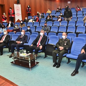 Şehitlerimizin Aileleri ve Gazilerimize Devlet Övünç Madalyası ve Beratı,  Cumhurbaşkanımız Adına, Vali Dr. Erdinç Yılmaz Tarafından Verildi - fotoğraf 1