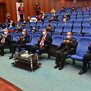 Şehitlerimizin Aileleri ve Gazilerimize Devlet Övünç Madalyası ve Beratı,  Cumhurbaşkanımız Adına, Vali Dr. Erdinç Yılmaz Tarafından Verildi - fotoğraf 4