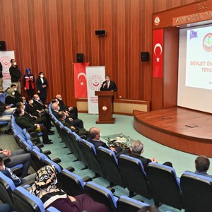 Şehitlerimizin Aileleri ve Gazilerimize Devlet Övünç Madalyası ve Beratı,  Cumhurbaşkanımız Adına, Vali Dr. Erdinç Yılmaz Tarafından Verildi - fotoğraf 7