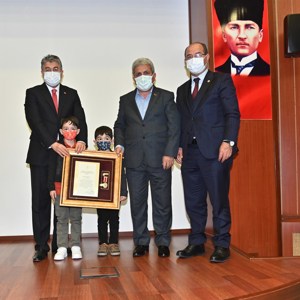 Şehitlerimizin Aileleri ve Gazilerimize Devlet Övünç Madalyası ve Beratı,  Cumhurbaşkanımız Adına, Vali Dr. Erdinç Yılmaz Tarafından Verildi - fotoğraf 8