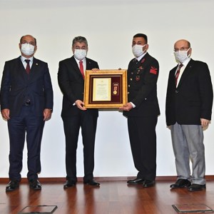 Şehitlerimizin Aileleri ve Gazilerimize Devlet Övünç Madalyası ve Beratı,  Cumhurbaşkanımız Adına, Vali Dr. Erdinç Yılmaz Tarafından Verildi - fotoğraf 14