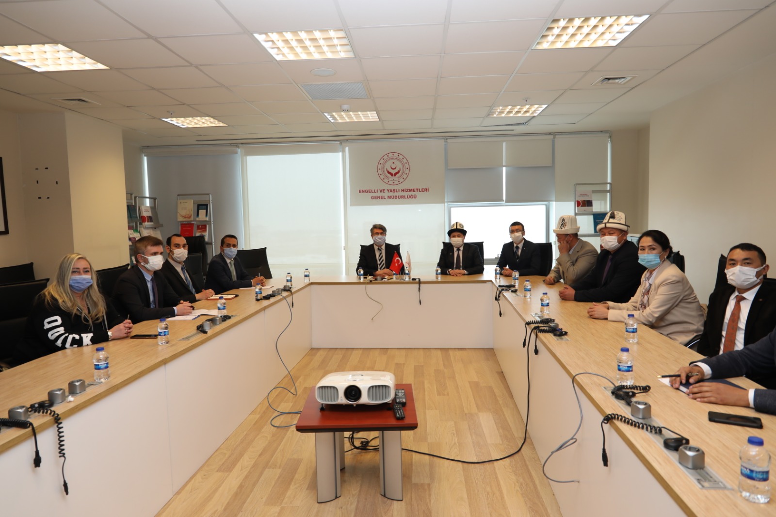 Kırgızistan Batken Devlet Üniversitesinden Bir Heyet Engelli ve Yaşlı Hizmetleri Genel Müdürü Uzm. Dr. Orhan KOÇ'u Ziyaret Etti 