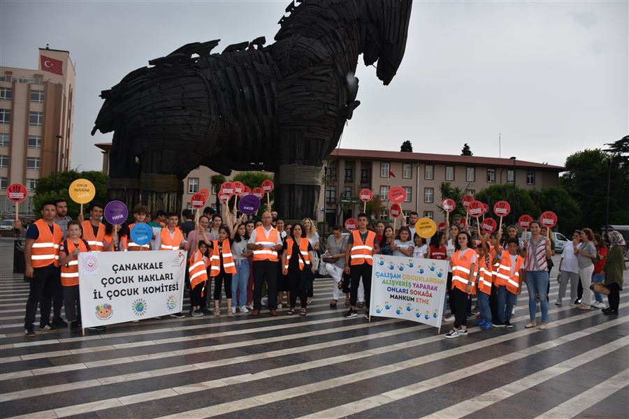 12 Haziran Çocuk İşçiliği İle Mücadele Günü Etkinlikleri Kapsamında Yürüyüş Gerçekleştirildi
