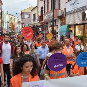 12 Haziran Çocuk İşçiliği İle Mücadele Günü Etkinlikleri Kapsamında Yürüyüş Gerçekleştirildi - fotoğraf 6