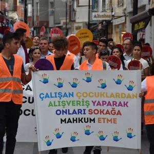 12 Haziran Çocuk İşçiliği İle Mücadele Günü Etkinlikleri Kapsamında Yürüyüş Gerçekleştirildi - fotoğraf 1